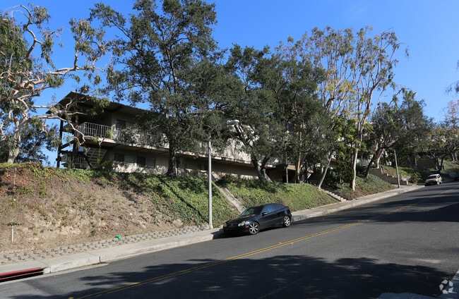 Building Photo - 2051 Valderas Dr