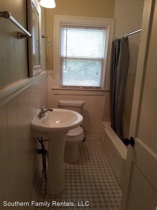 Foto del edificio - 2 br, 1 bath House - 1005 Woodrow Ave