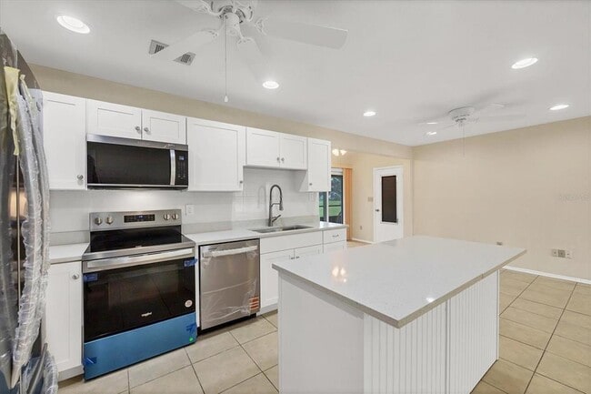 Building Photo - 5439 Kenwood Dr