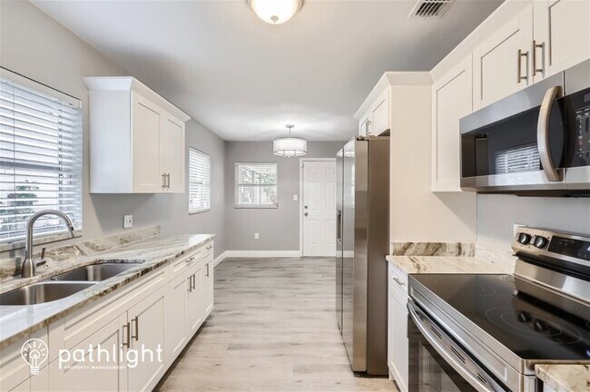 Foto del edificio - 8307 N Elmer Street