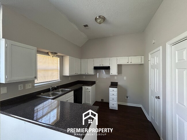 Foto del edificio - 4566 Kings Grant Dr