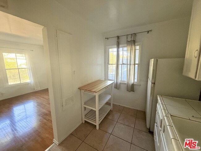 Foto del edificio - 883 N Hoover St