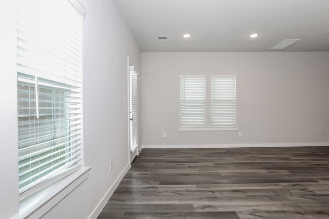 Building Photo - 333 N Centro Cir