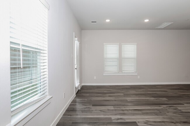 Foto del edificio - 333 N Centro Cir