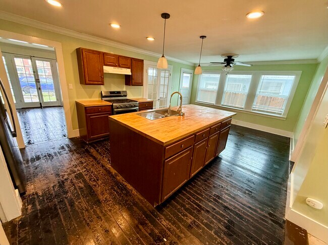 Cocina 1 - 308 E School St