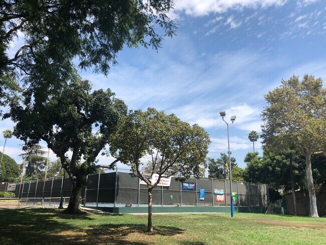 Foto del edificio - 1233 N Vista St