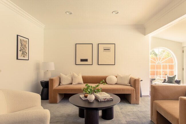 Foto del edificio - 7439 Leescott Ave