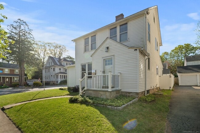 Foto del edificio - 15 Overland Ave