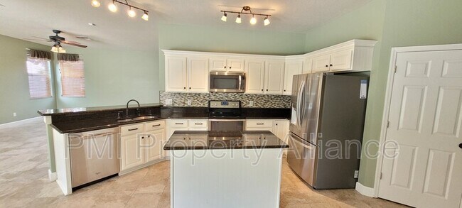 Building Photo - 7615 Lindenhurst Dr
