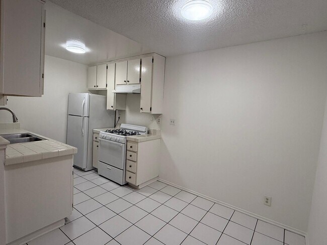 Comedor junto a la cocina. - 3717 Cardiff Ave