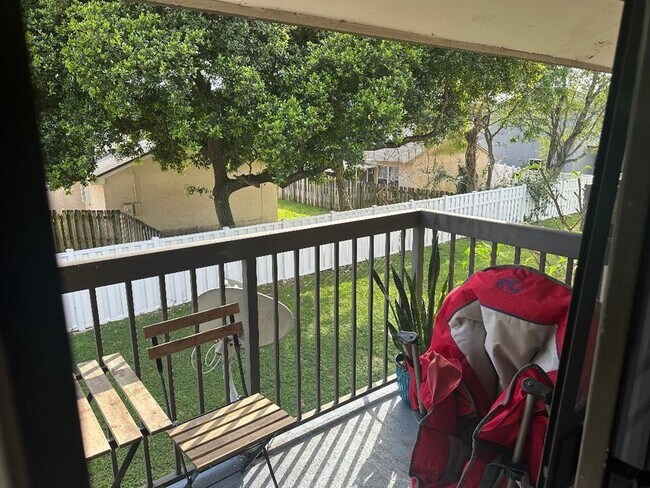 Foto del edificio - 6001 Shaker Wood Cir