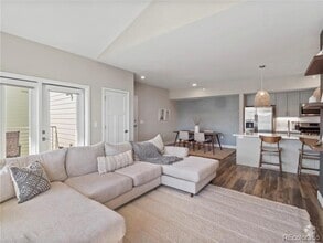 Building Photo - 210 S Cherrywood Dr