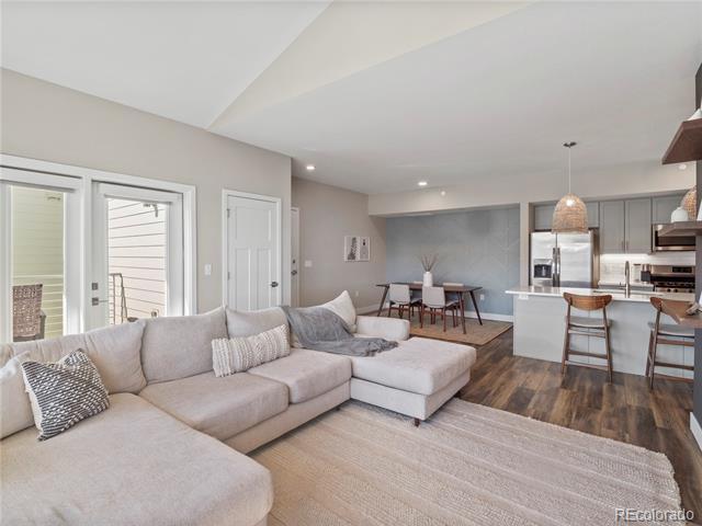 Primary Photo - 210 S Cherrywood Dr