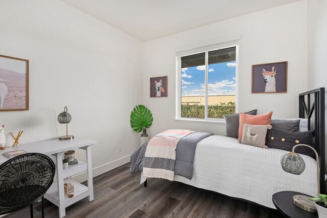 Building Photo - 2 bed 1 bath Vineyard views in your back yard