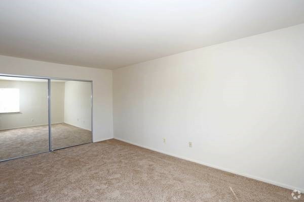 Building Photo - 7200 Oak Haven Cir