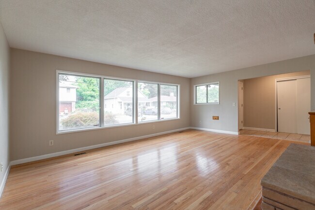 Foto del edificio - 3728 SE 49th Ave