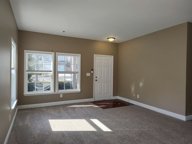 Foto del edificio - Move-in ready Home in Hamilton Lakes!