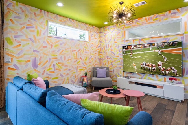 Building Photo - 2415 E 10th St