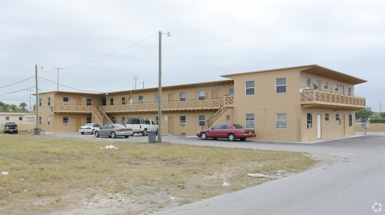 Building Photo - 301 SW 12th Ave