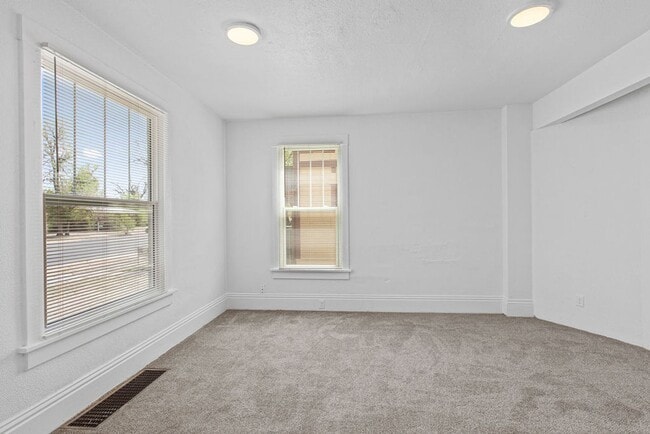 Building Photo - 1615 11th Ave