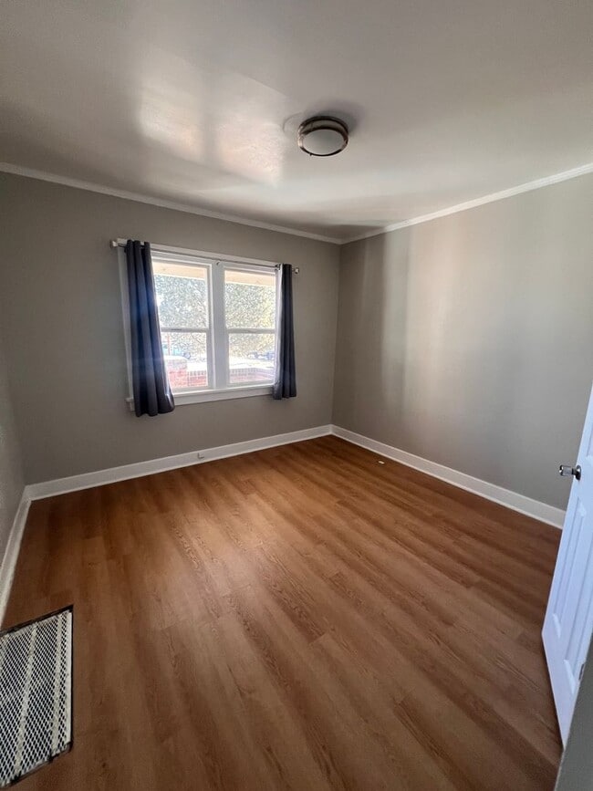 Building Photo - Curtis Newton Fourplex