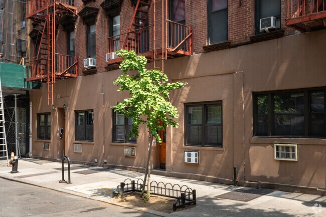 Building Photo - 143 Sullivan St