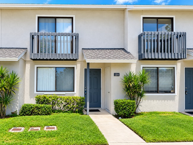 Building Photo - 1104 Riverside Dr