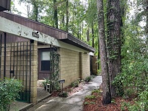 Building Photo - 7019 SW 44 Ave