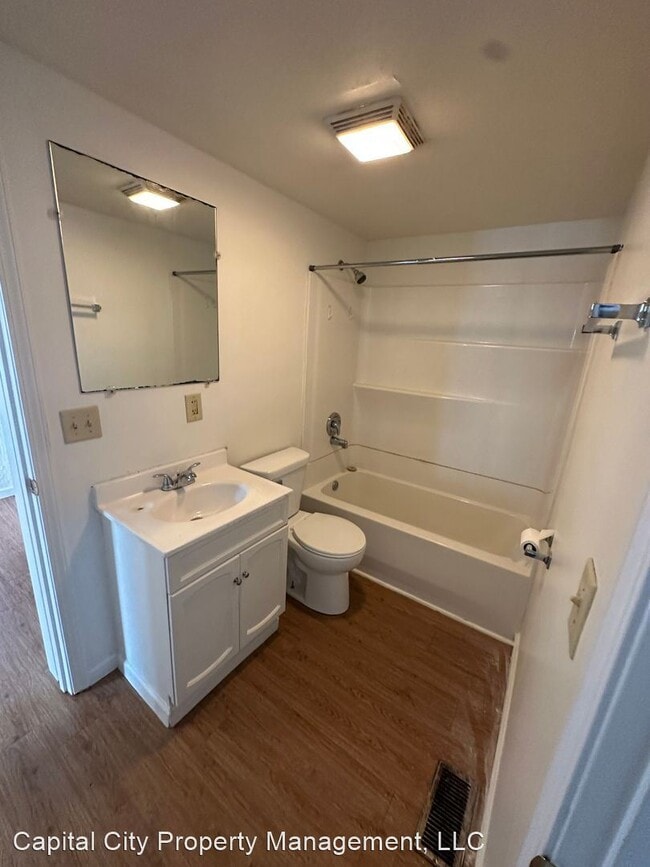Building Photo - 4 br, 1 bath House - 2201 E. Laurel