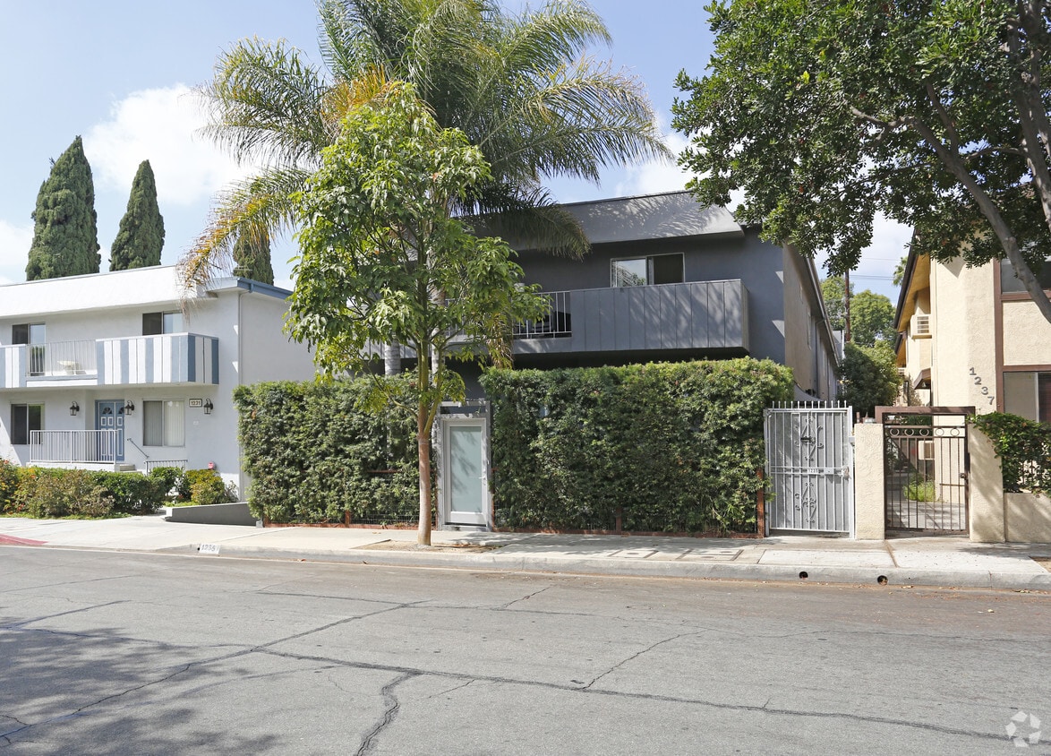 Primary Photo - 1235 N Ogden Dr