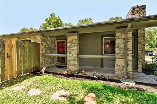 Building Photo - 10605 Golden Quail Dr