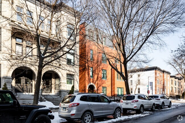 Building Photo - 600 W Belden Ave