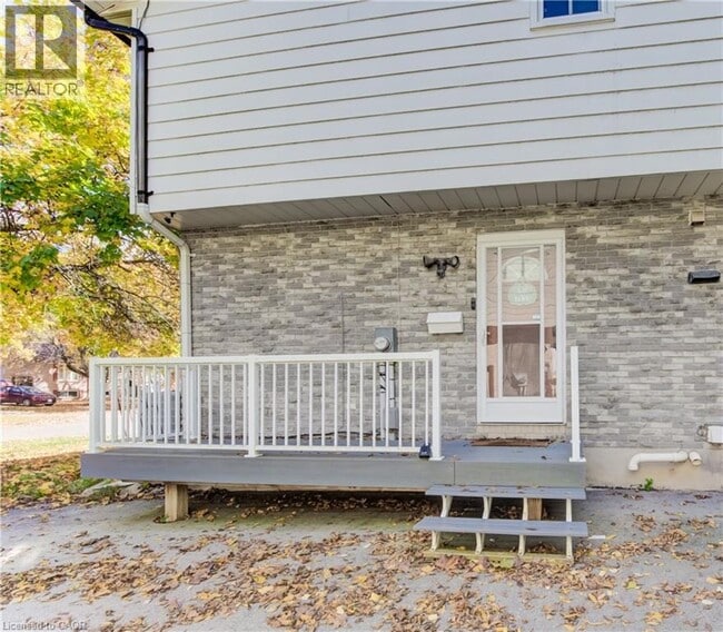 Photo du bâtiment - 10 Innes Pl