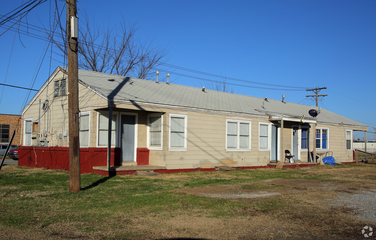 Primary Photo - Sheridan Oaks Apartments