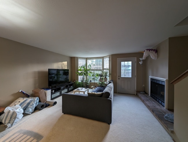 Building Photo - Great TownHome For Rent