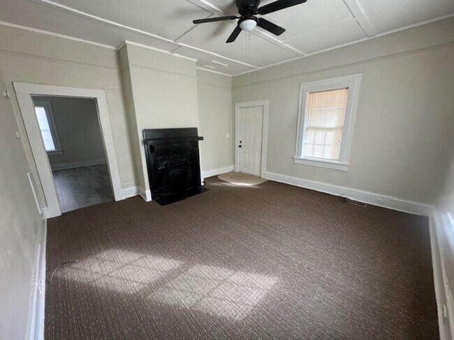 Building Photo - 6 Barry Ave