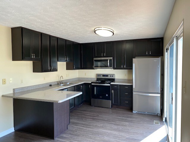 TownHome Kitchen w/ Island - Hawthorne Communities