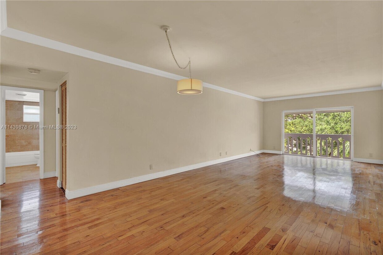 Primary Photo - 100 Edgewater Dr