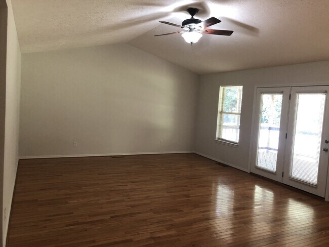 Foto del edificio - 3BR/2BA Home for Rent in Algood with Garage and Large Fenced Backyard