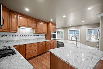 Building Photo - 1028 W Chelan Ave