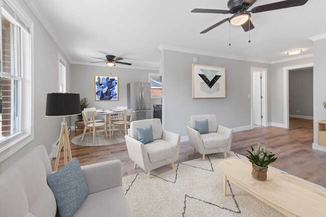 Building Photo - Updated 2 Bed in Lake Bluff | Parking Included | Pet Friendly | Top Schools