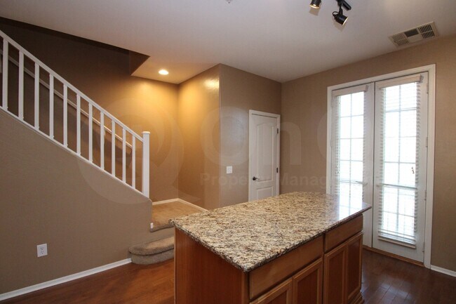 Building Photo - 2619 S Balsam Dr