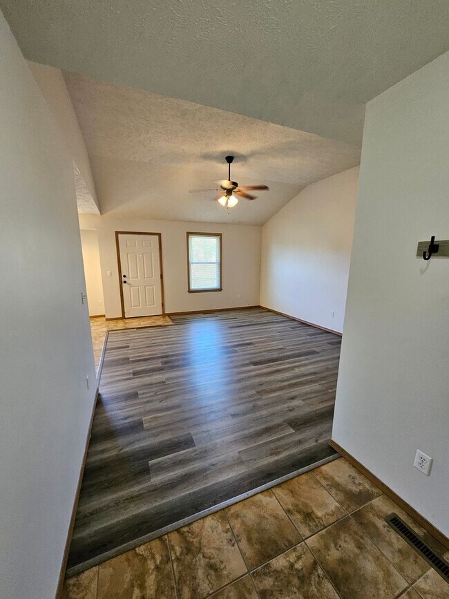 Foto del edificio - Beautiful house in the Fall Creek Subdivision! Carl Junction!