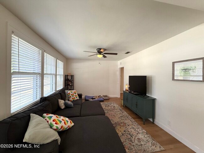 Foto del edificio - 5352 Appleton Ave