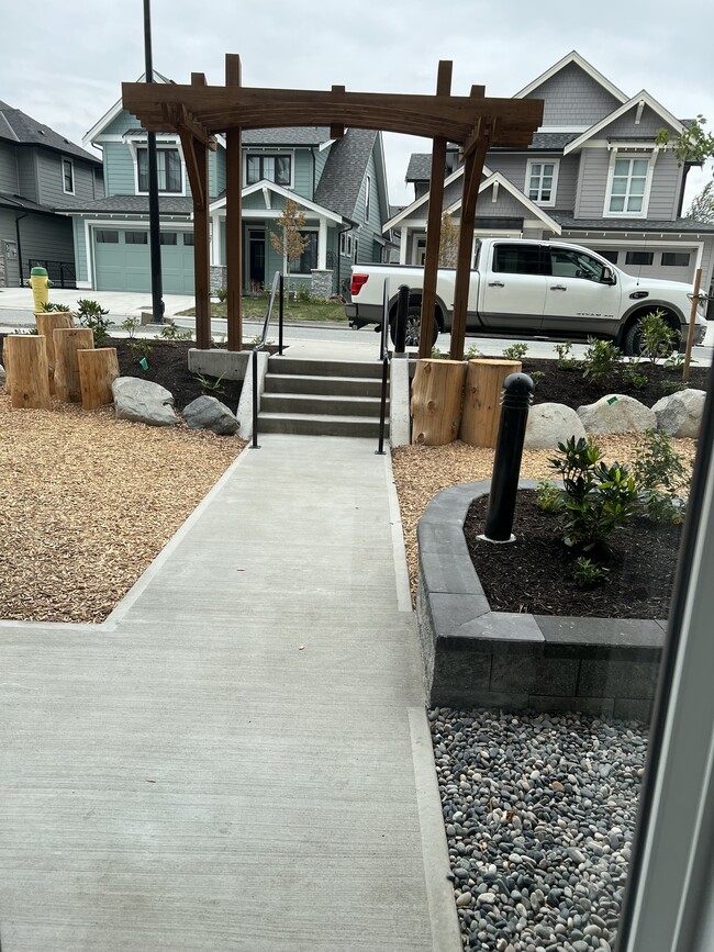 Building Photo - 6045-6045 Chilliwack River Rd