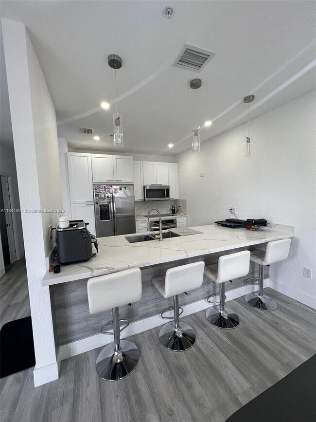 Foto del edificio - 10630 NW 88th St