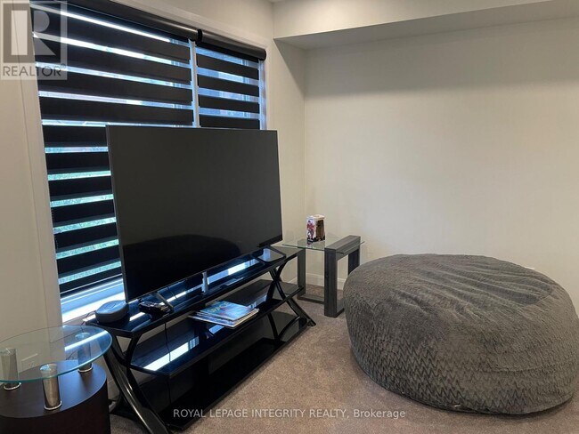 Photo du bâtiment - 51 Lakepointe Dr