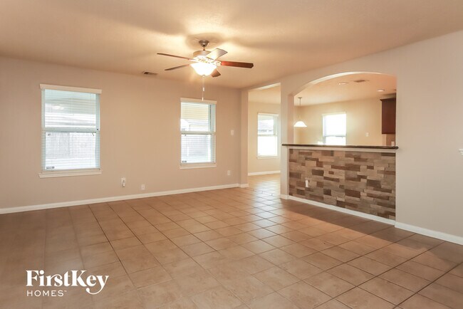 Building Photo - 10910 Brittan Leaf Ln