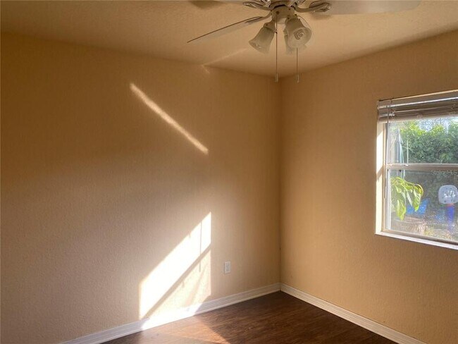Foto del edificio - 222 E Cypress St