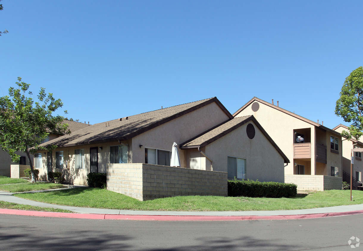 Building Photo - University Canyon West